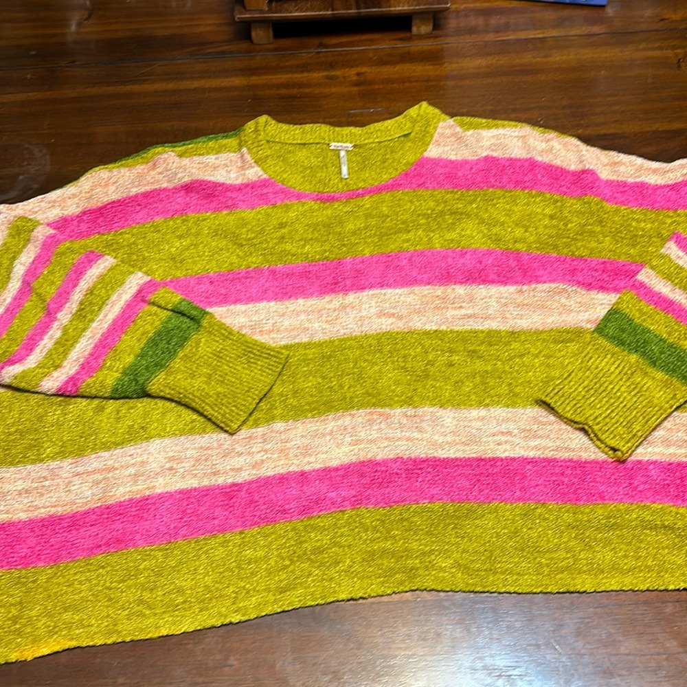 Free People sweater. Super boxy and cropped. Great with jeans.
